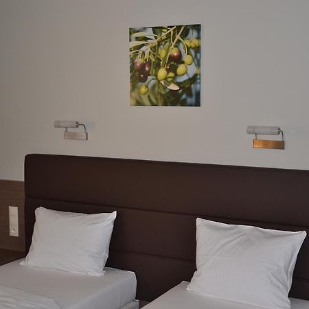 Hotel Pod Debem Tarnów Exterior foto