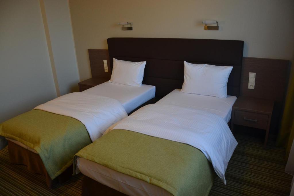 Hotel Pod Debem Tarnów Quarto foto