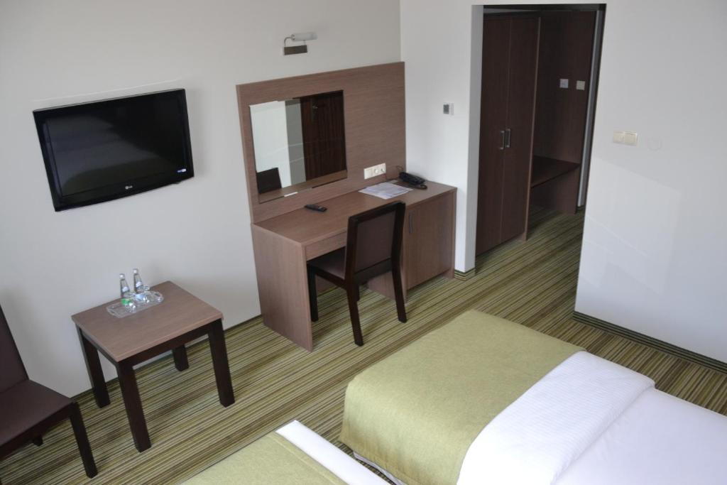 Hotel Pod Debem Tarnów Quarto foto