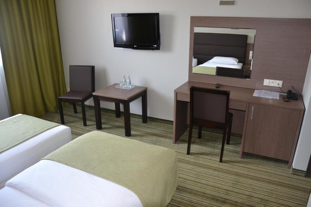 Hotel Pod Debem Tarnów Quarto foto