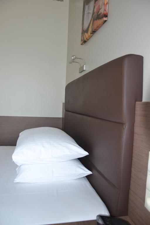 Hotel Pod Debem Tarnów Quarto foto