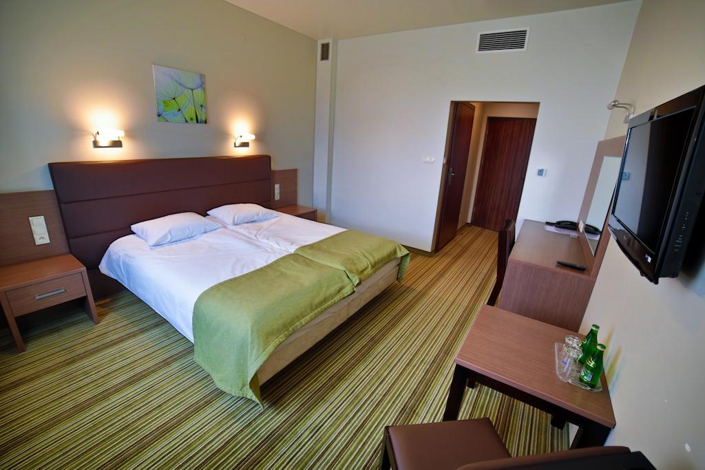 Hotel Pod Debem Tarnów Quarto foto