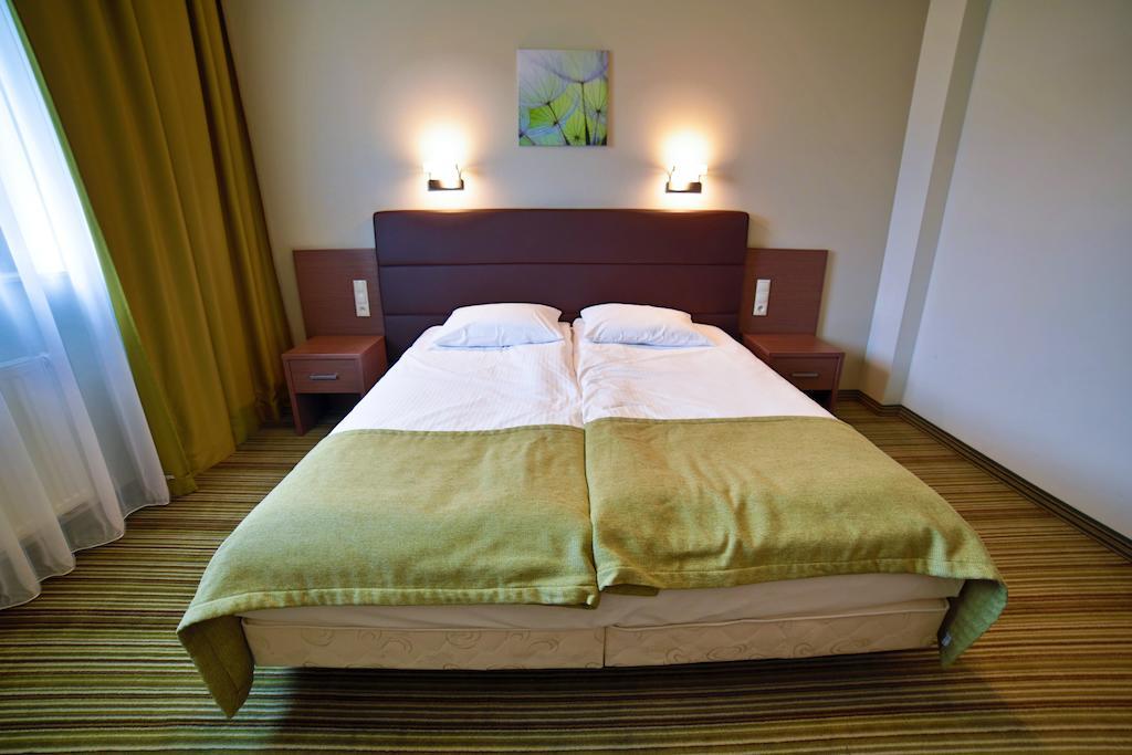 Hotel Pod Debem Tarnów Quarto foto