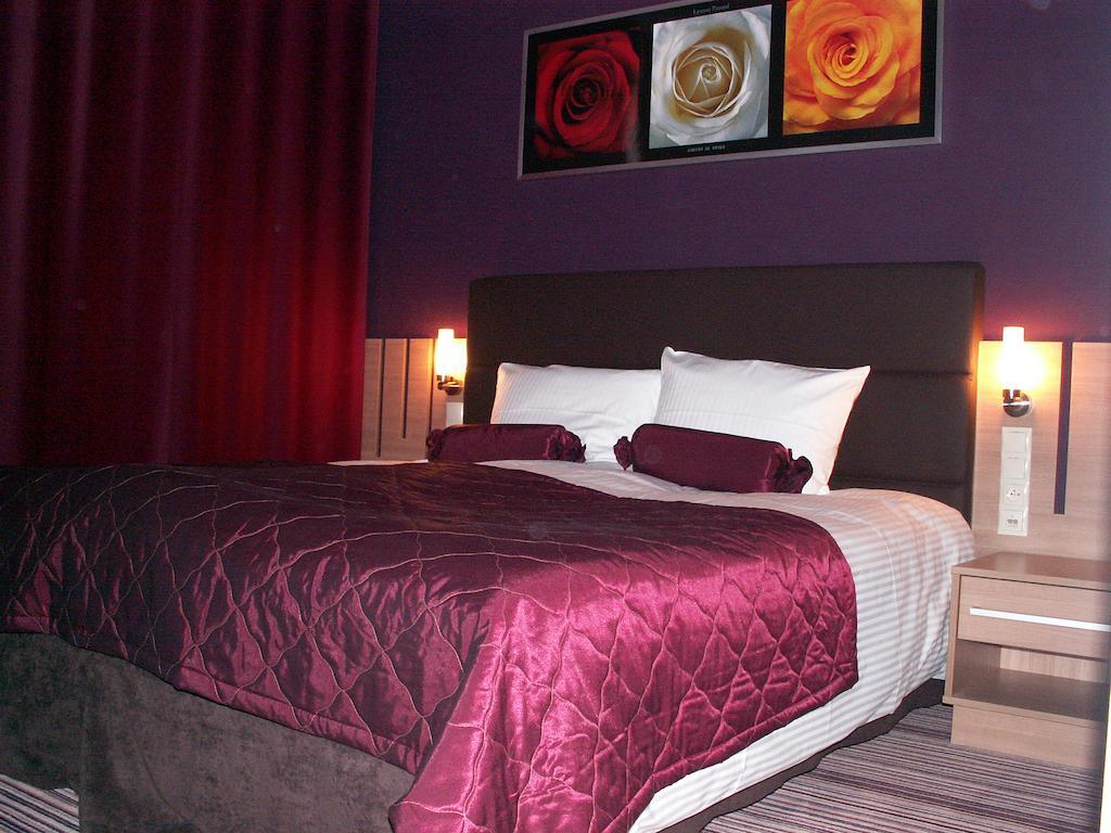 Hotel Pod Debem Tarnów Quarto foto